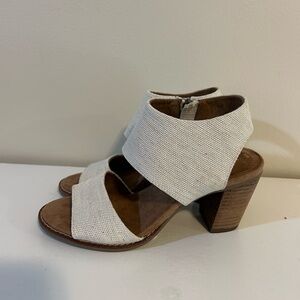 Toms women’s heels brown beige zip up shoes size 5